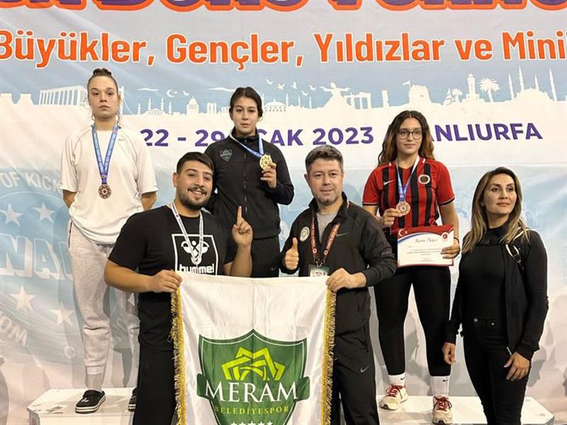 MERAM BELEDİYESPOR KULÜBÜ | MERAMLI KICK BOKSÇULAR TÜRKİYE ŞAMPİYONASI’NDAN DÖRT MADALYA İLE DÖNDÜ
