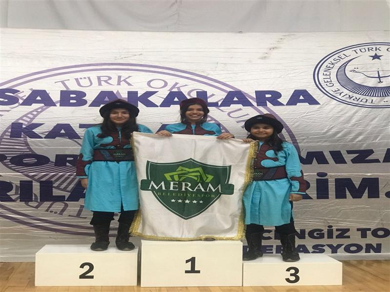 MERAM BELEDİYESPOR KULÜBÜ | MERAM BELEDİYESPOR’UN MİNİK OKÇULARINDAN 10 MADALYA BİRDEN